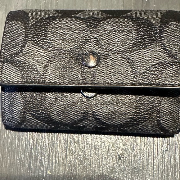 Coach key wallet Authentic - Picture 1 of 3